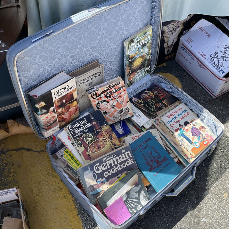 1000 alamedaantiquesfaire img 9970